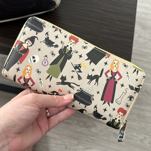 Hocus Pocus Loungefly Set Backpack & Wallet - Picture 6 of 7